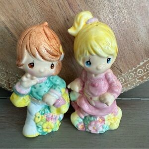 Precious Moments PMI Girlfriends Shopping Trip Kawaii Salt & Pepper Shakers VTG‎